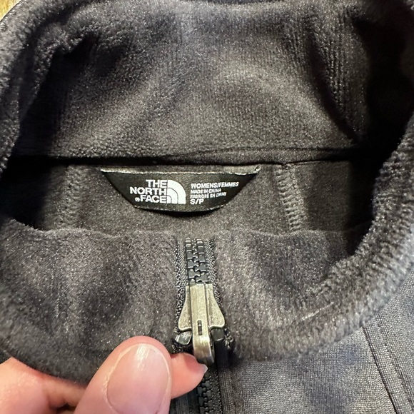 Small women’s black north face jacket/sweatshirt full zip, fleece lined. - Picture 2 of 2